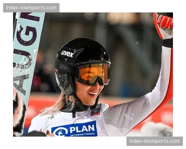 跳台滑雪曾坪获第15名 混合团体第八创最佳战绩